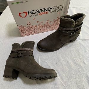 Heavenly Feet Fizz Bootie size 9 Grey